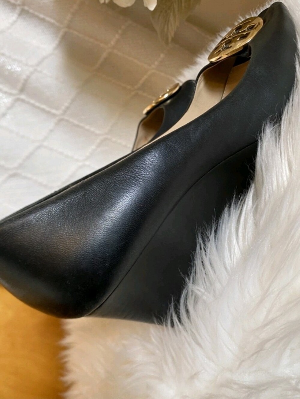 Tory Burch Black Leather Peep-Toe Flats with Gold Logo - Picture 4 of 12